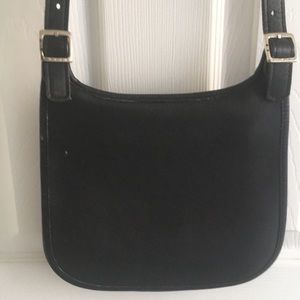 ⭐️ Vintage Minimalist Coach Crossbody